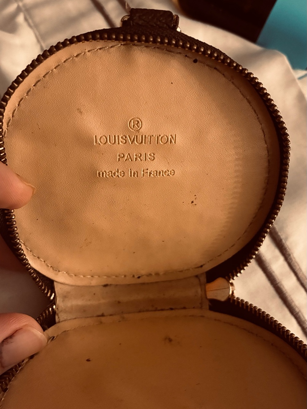 Louis Vuitton Beige Round Leather Coin Pouch with Zipper - Picture 3 of 8